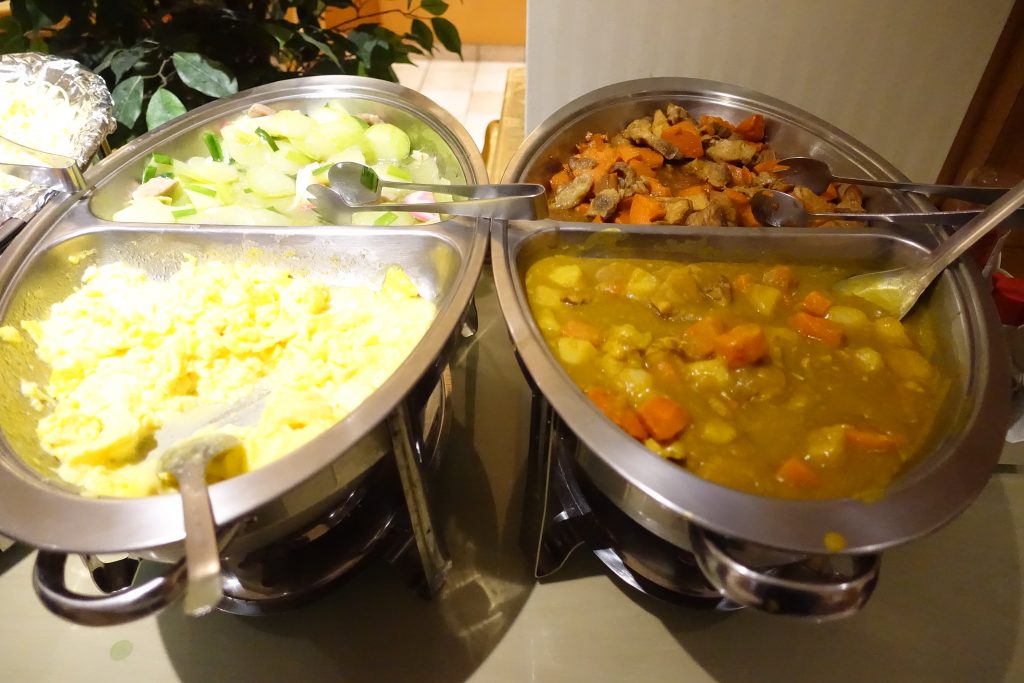 東呉大飯店(Dong Wu Hotel)　朝食　カレーと野菜炒め